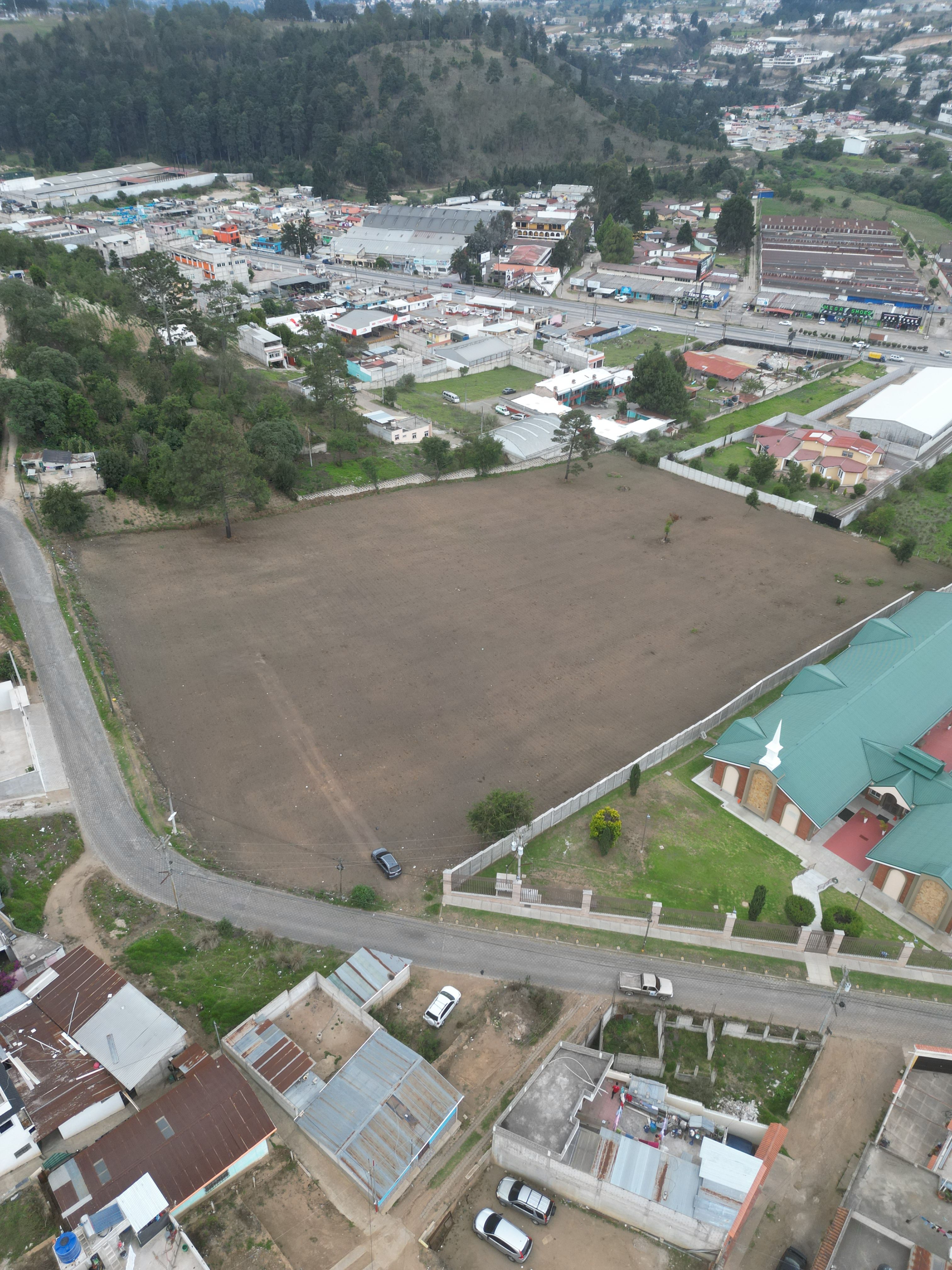 Terreno de 8 cuerdas en Las Rosas